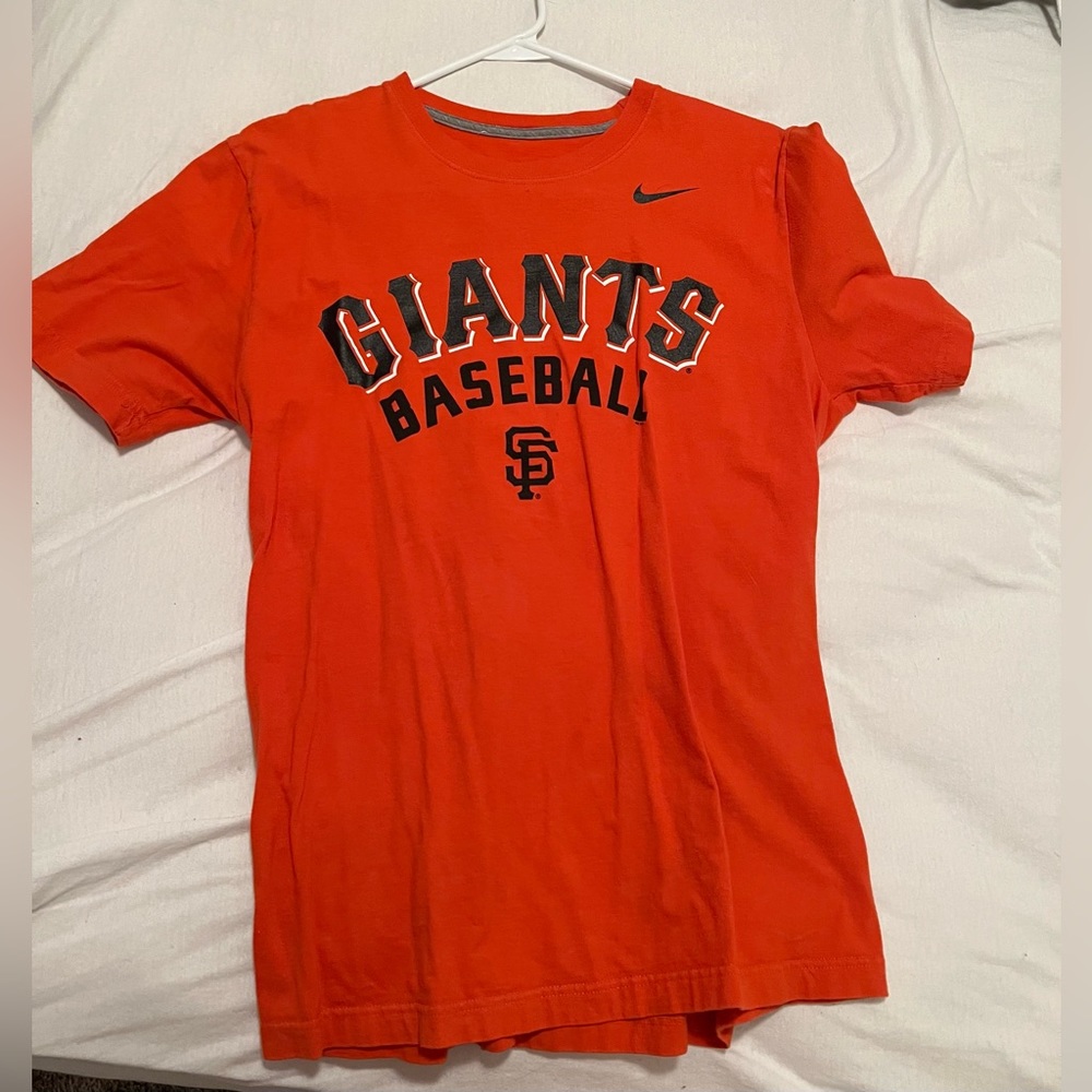 Men’s Nike giants t shirt